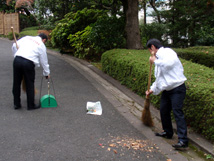 画像：ボランティア清掃の様子(1)